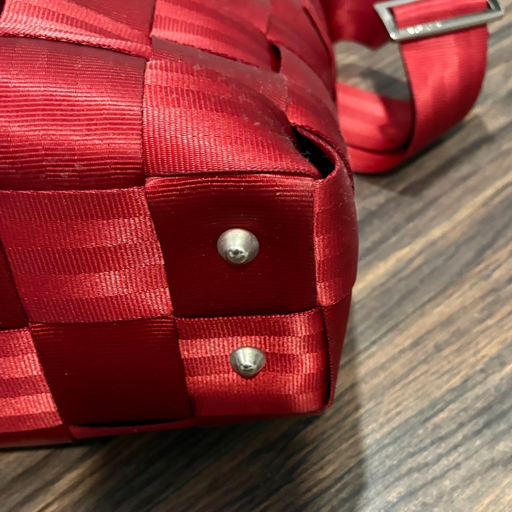 HARVEYS Elegant Red Woven Shoulder Seatbelt Bag-NWT - Picture 4 of 13